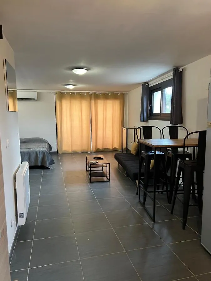 Rez de villa avec extérieur et plancha Taradeau 0*,
